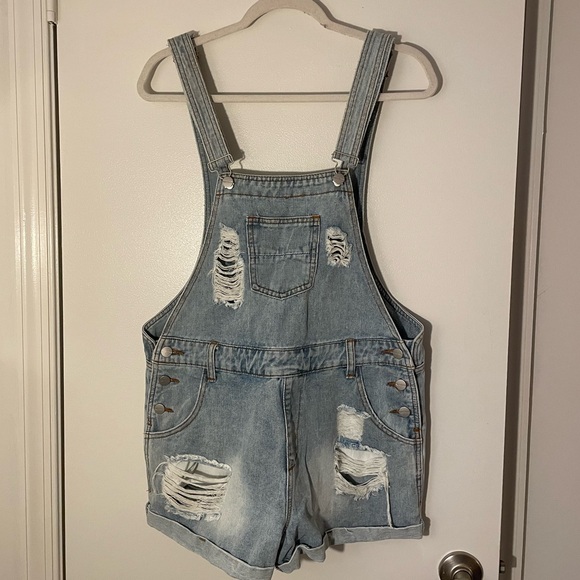 Superdown Megan Distressed Short Overalls - Picture 4 of 7